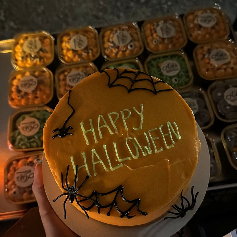 Custom cake 8